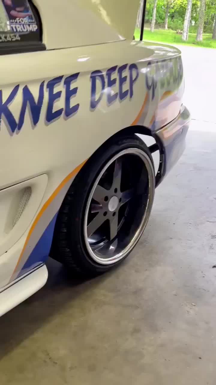@knee_deep_garage