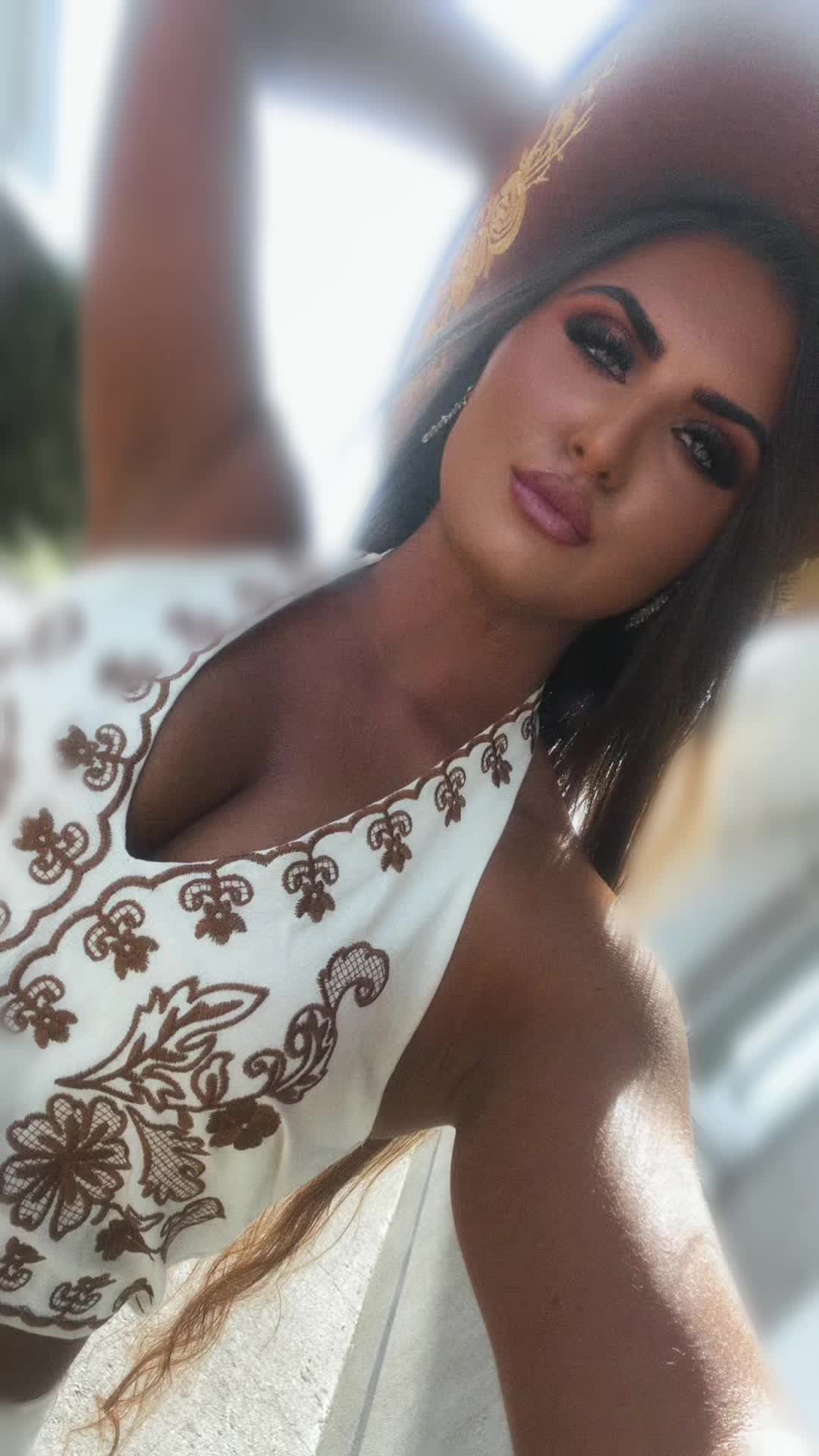 @caitlin02x
