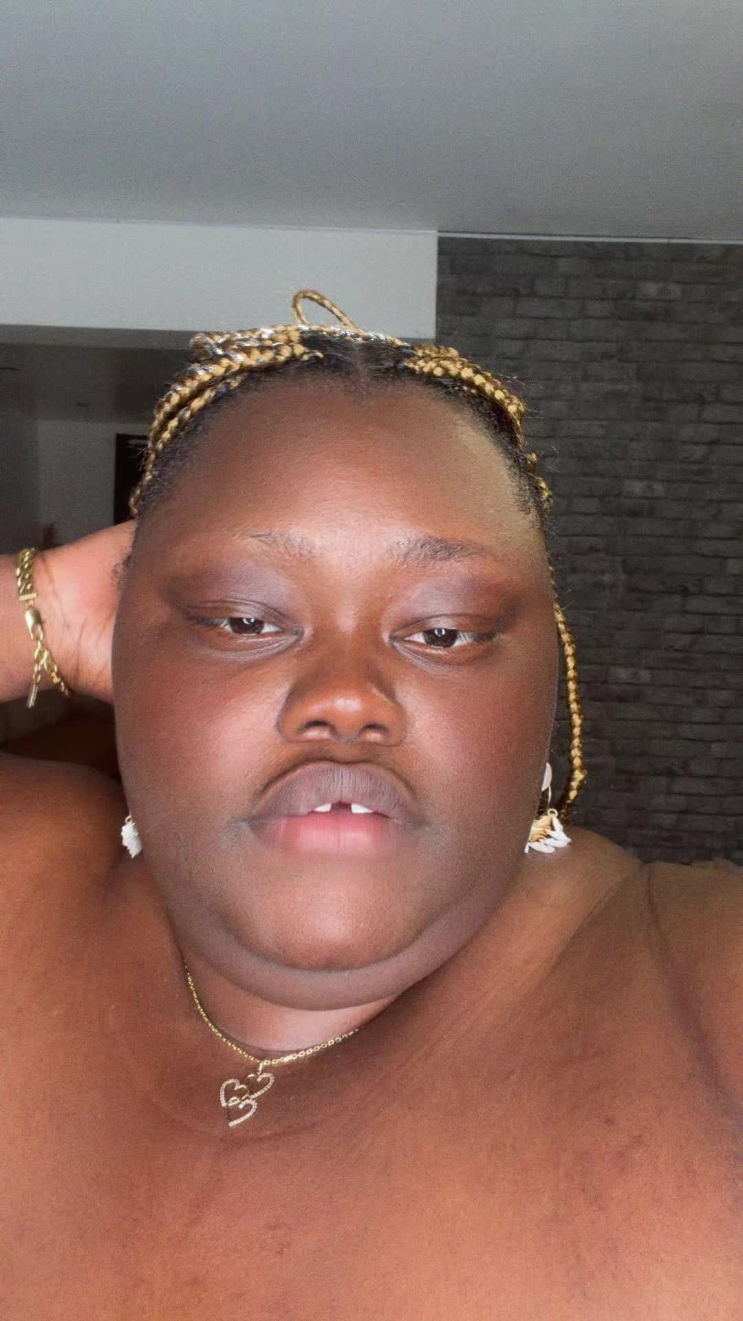 @Hawabelle28