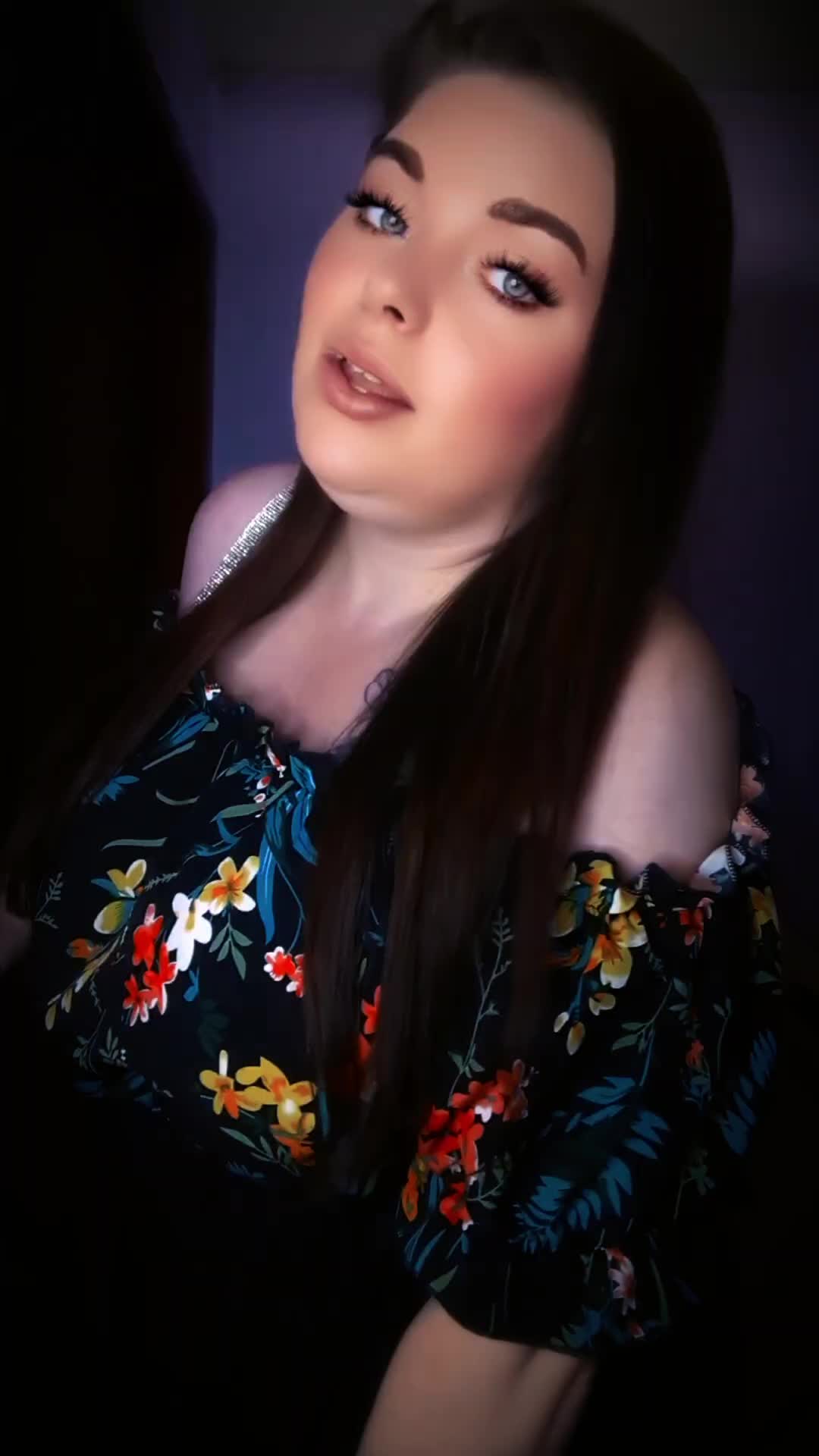 @🍒𝒮𝒽𝒶𝓃𝒶 ~𝓁o𝓊𝒾𝓈𝑒🍒
