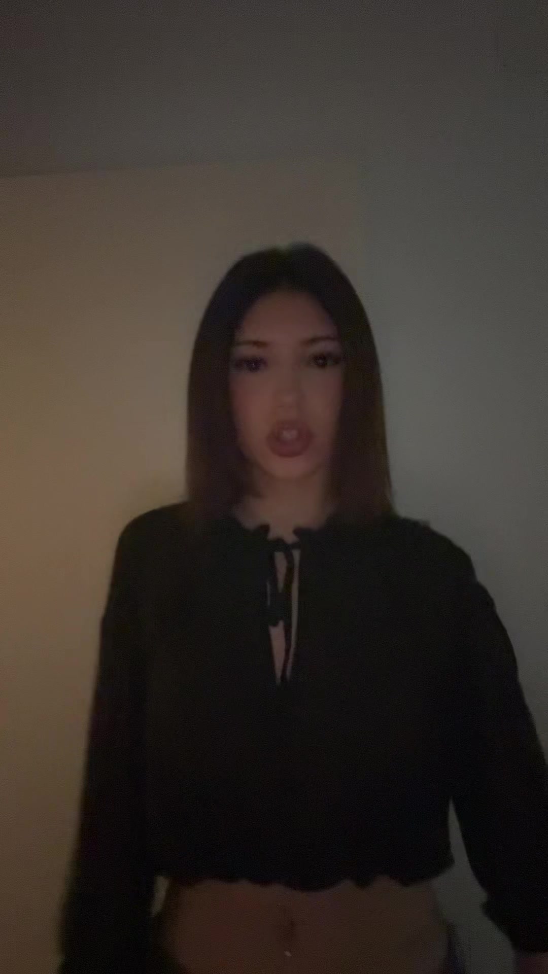 @𝒱.