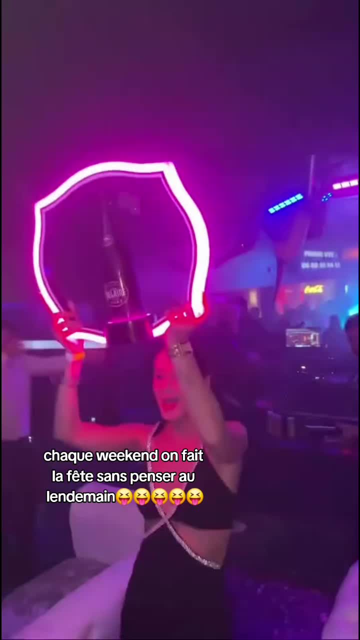 @Lau♒