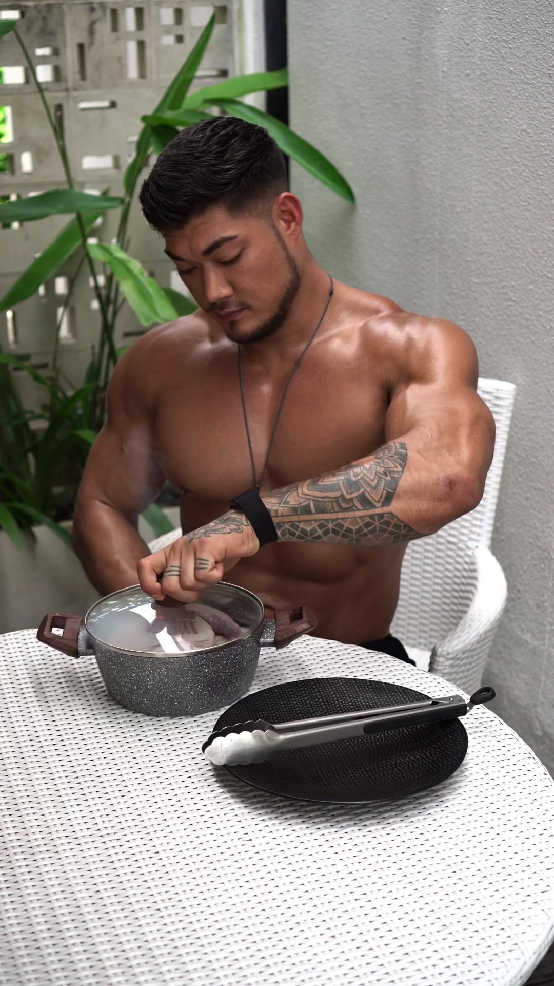 @nicolasiong