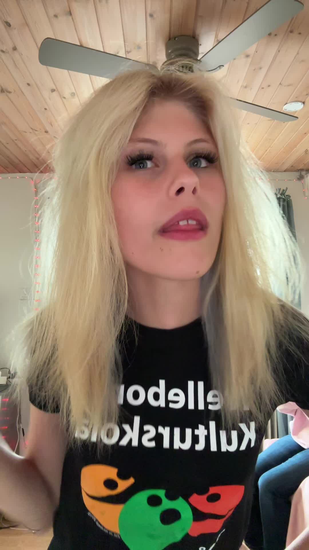 @Amelia🦔