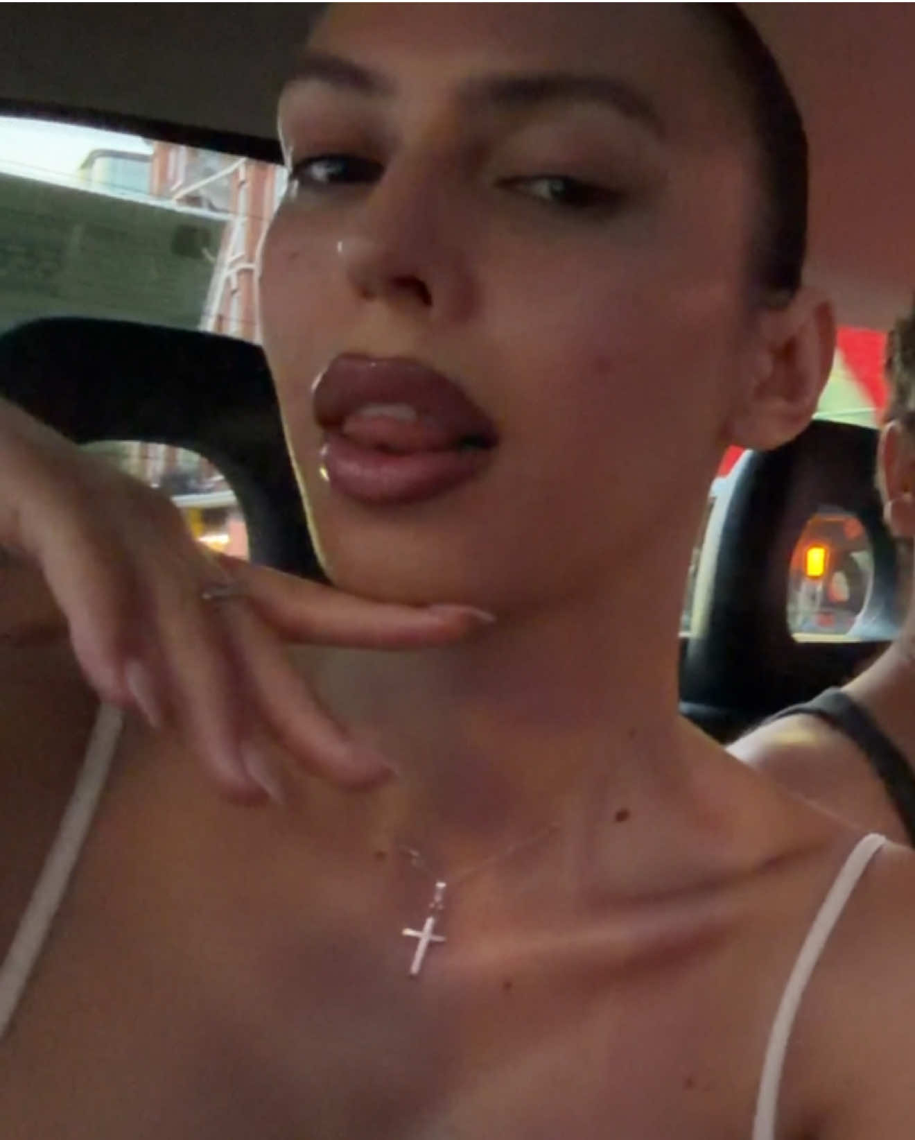 @_elouiza