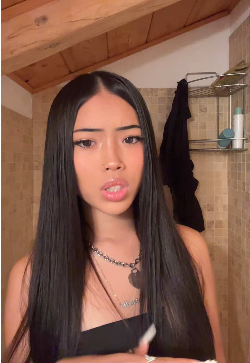 @𝘓𝘢𝘳𝘢 💕