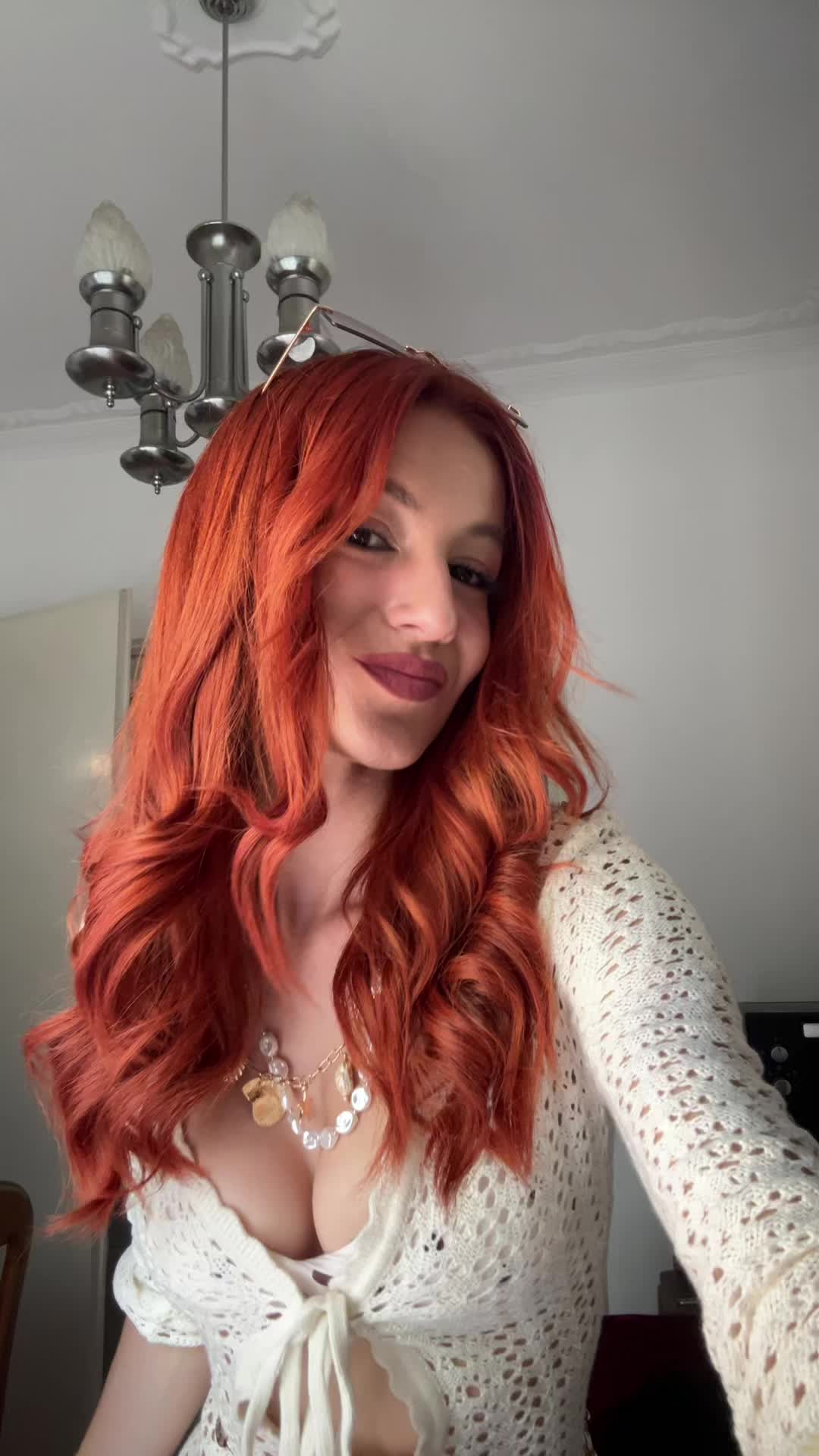 @👩🏼🦰