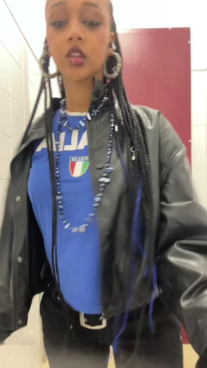 @In_daiana_jones