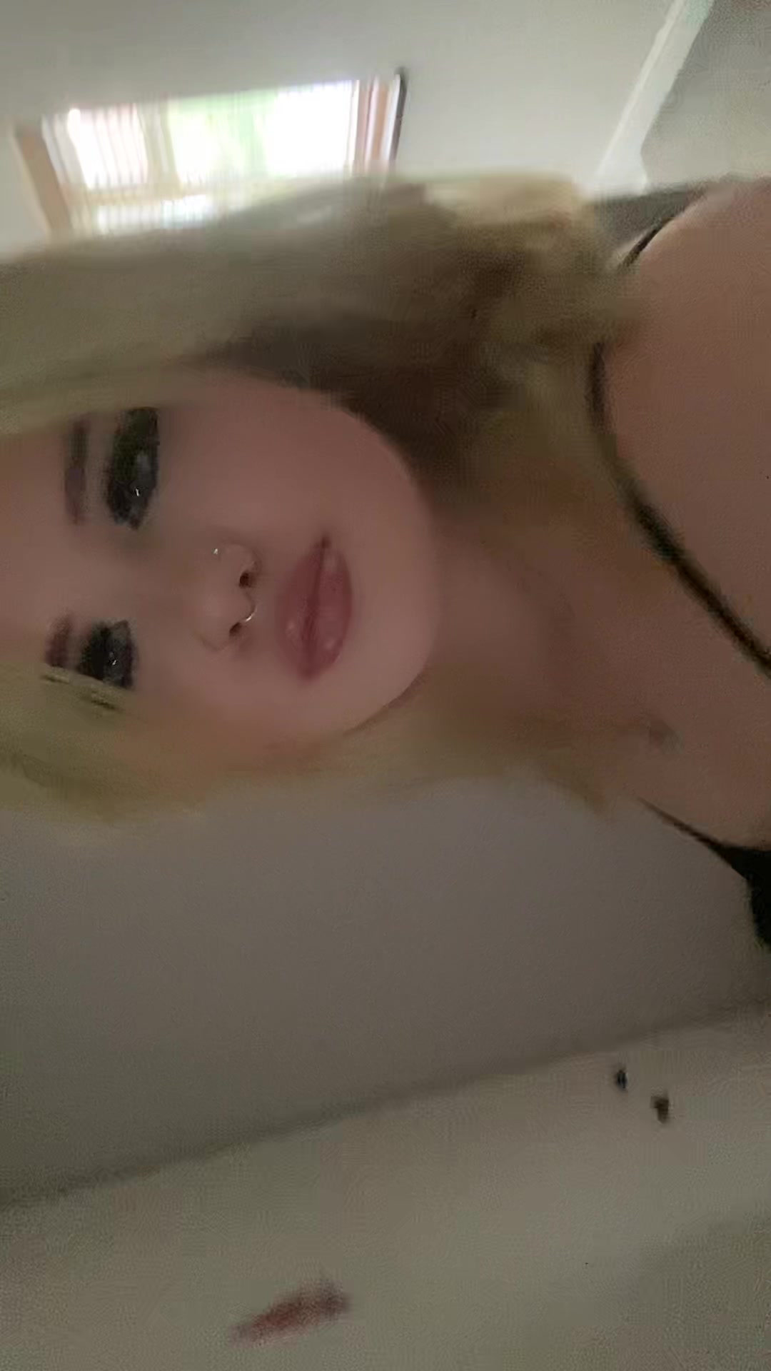 @𝐄 𖣂.
