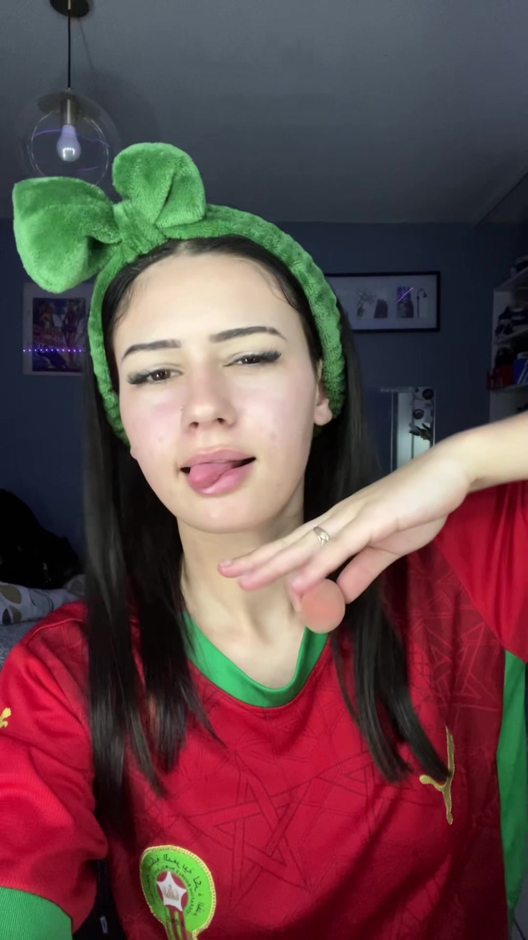 @1 fille 💁🏽&zwj;♀️
