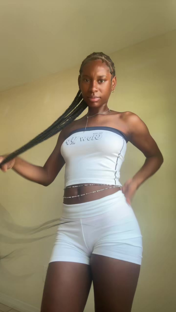 @l.lashayyy_