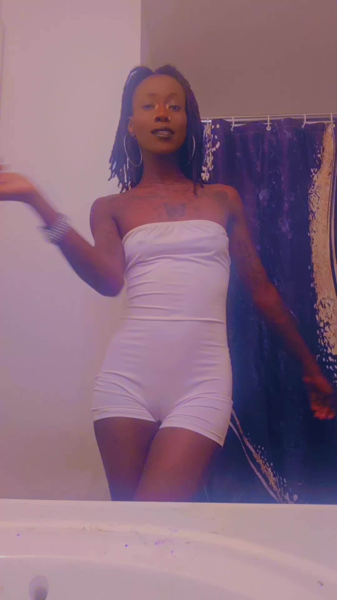 @laady.lay_