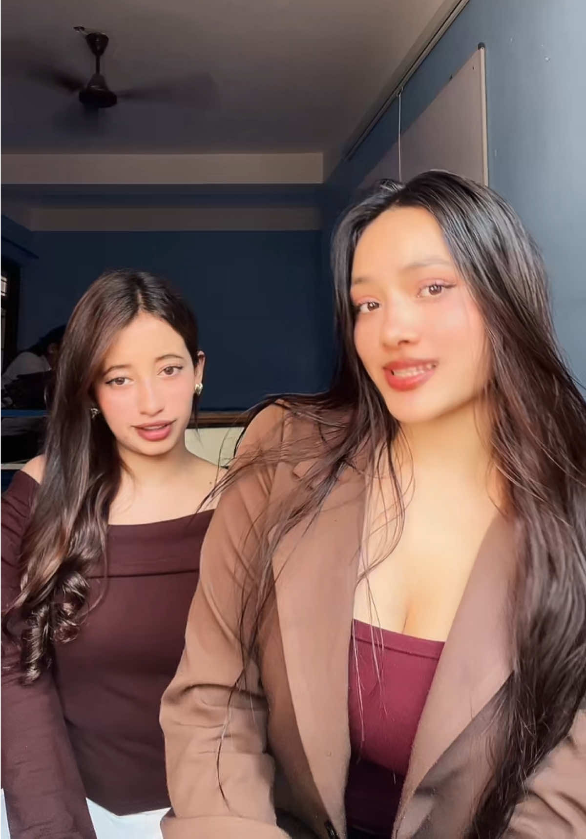 @<D>
