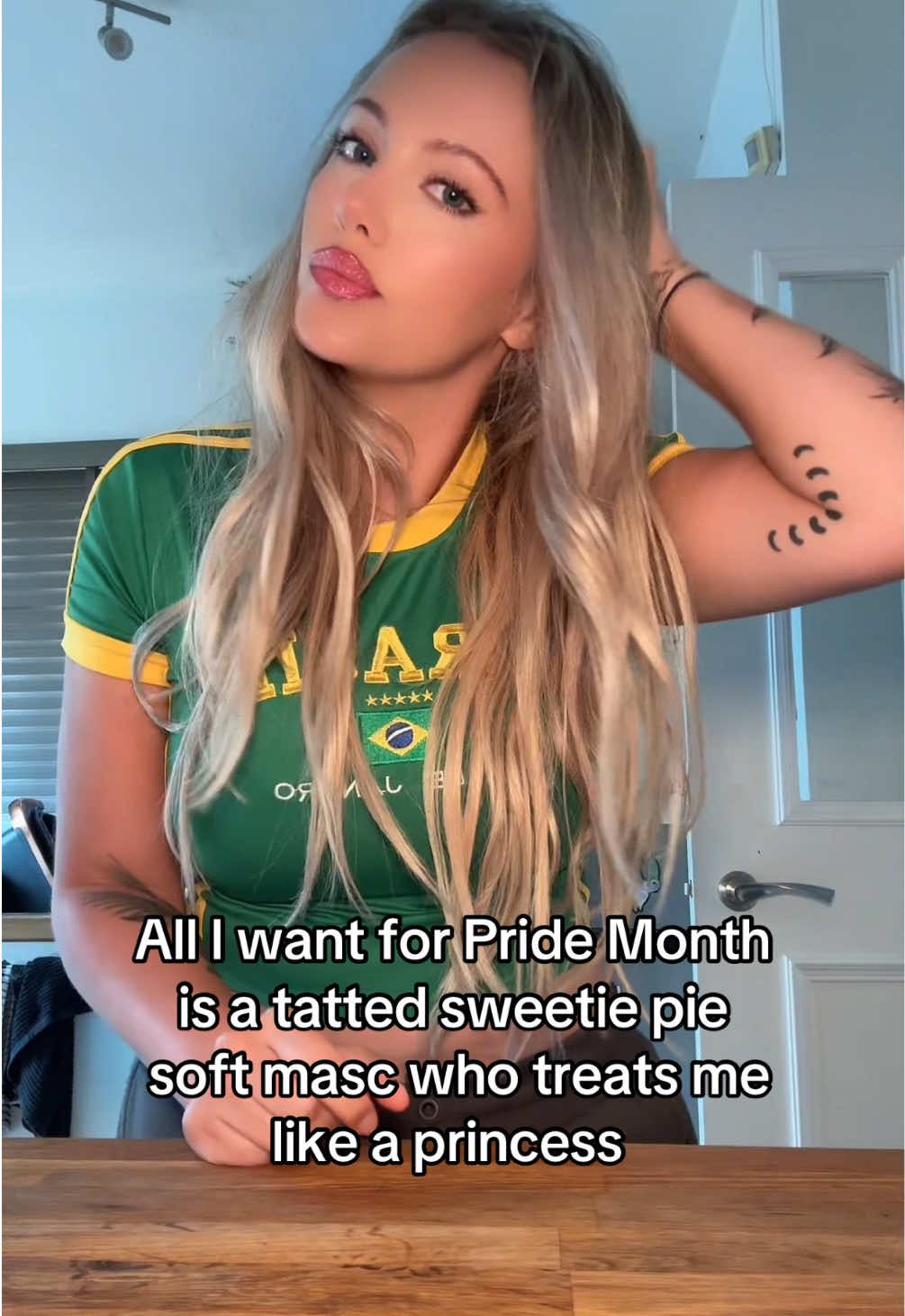 @Lisa J Evans sapphic author ⚢