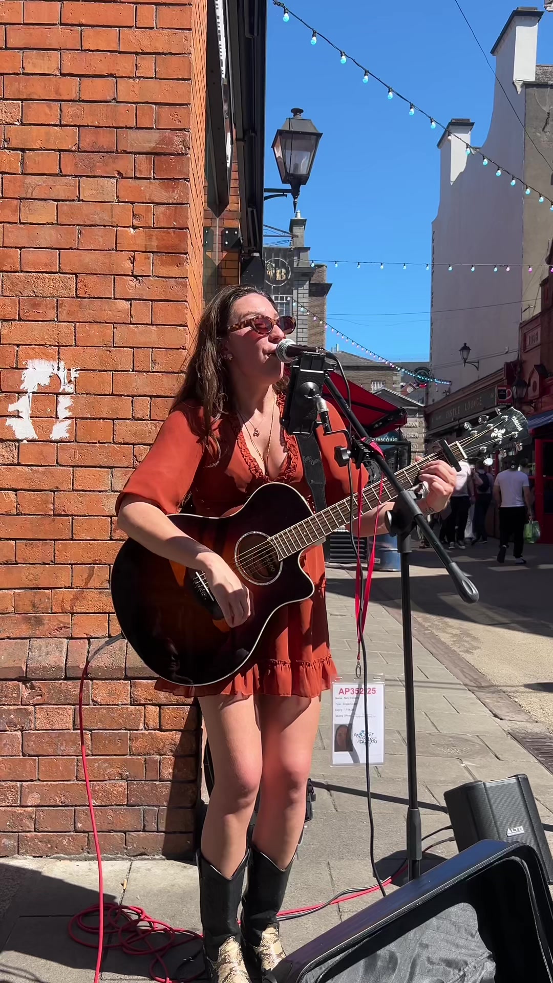 @lauraalosmusic