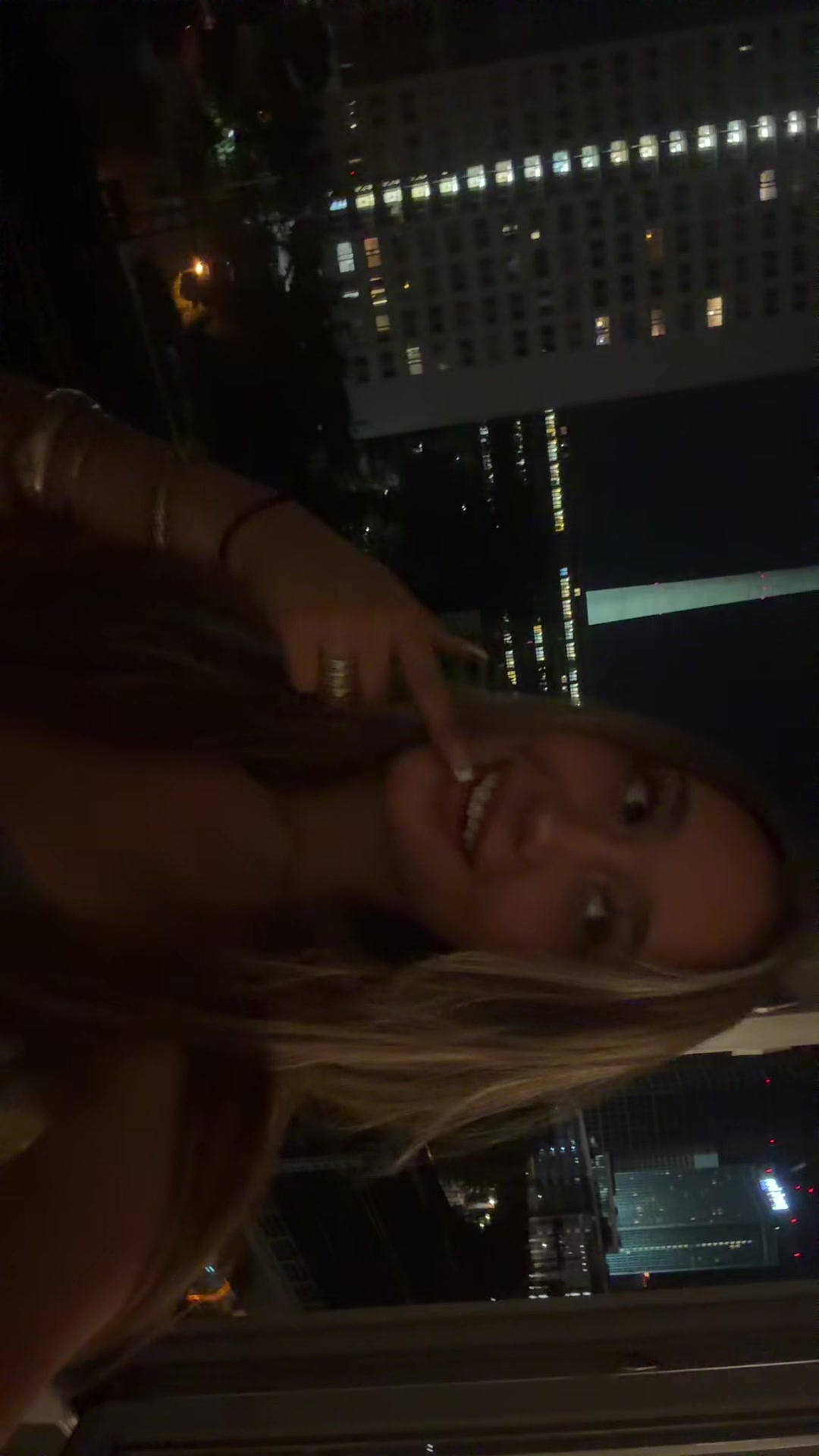 @🐰