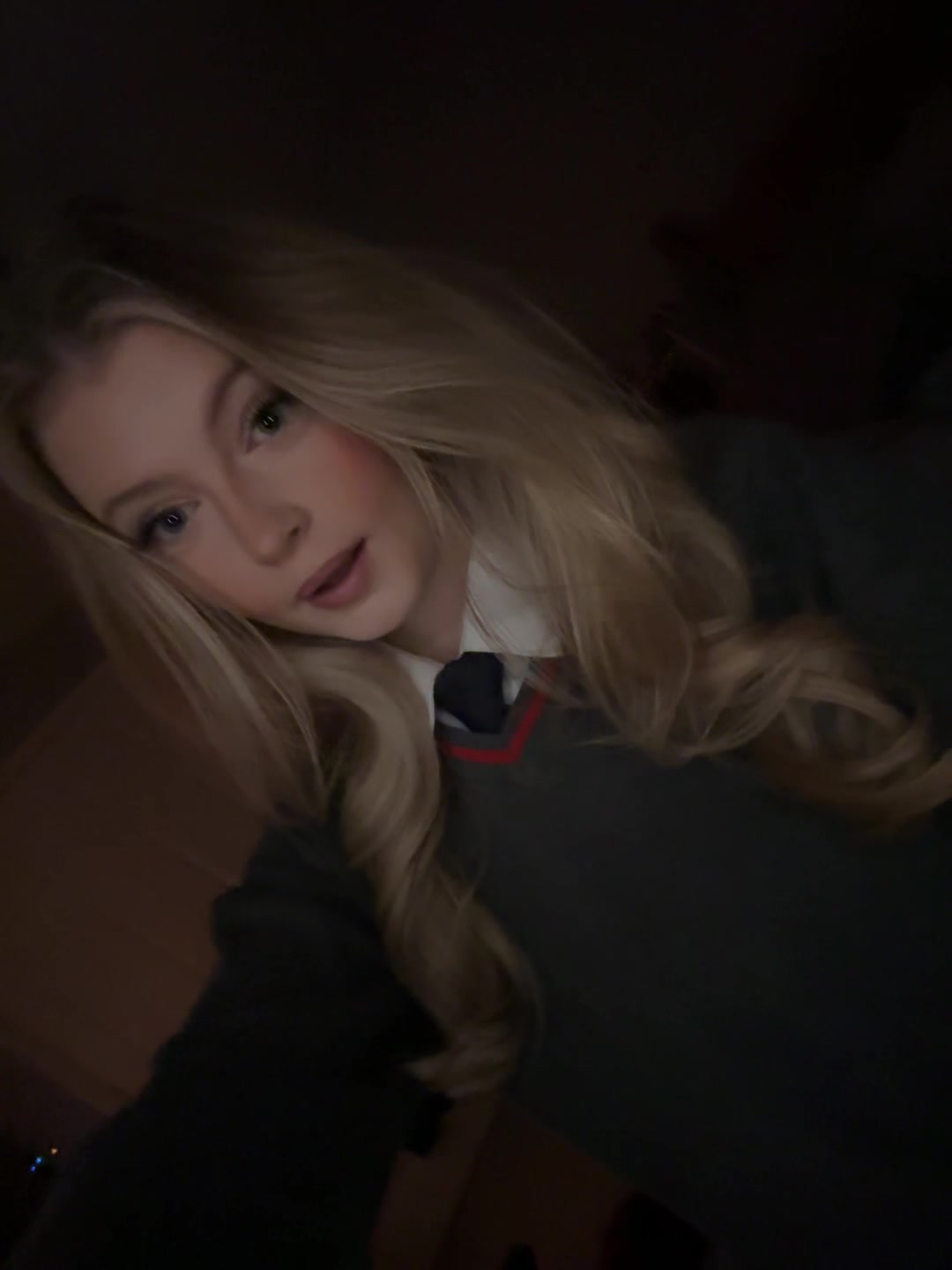 @𝐜𝐡𝐥𝐨💫