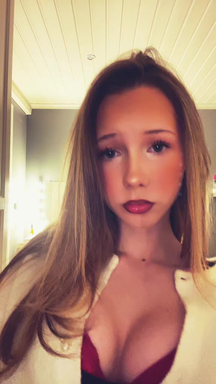 @𝒜𝓁𝒾𝒸ℯ🍸