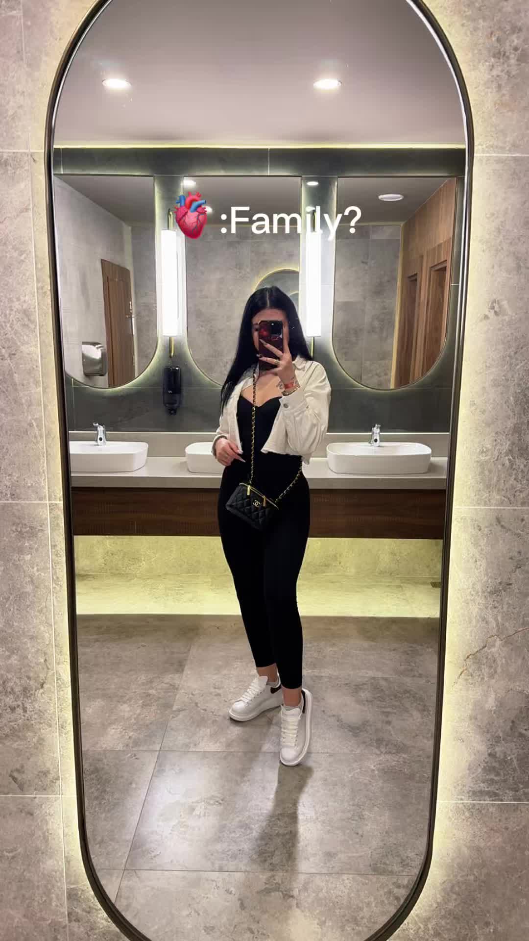 @Ioanasmicalll