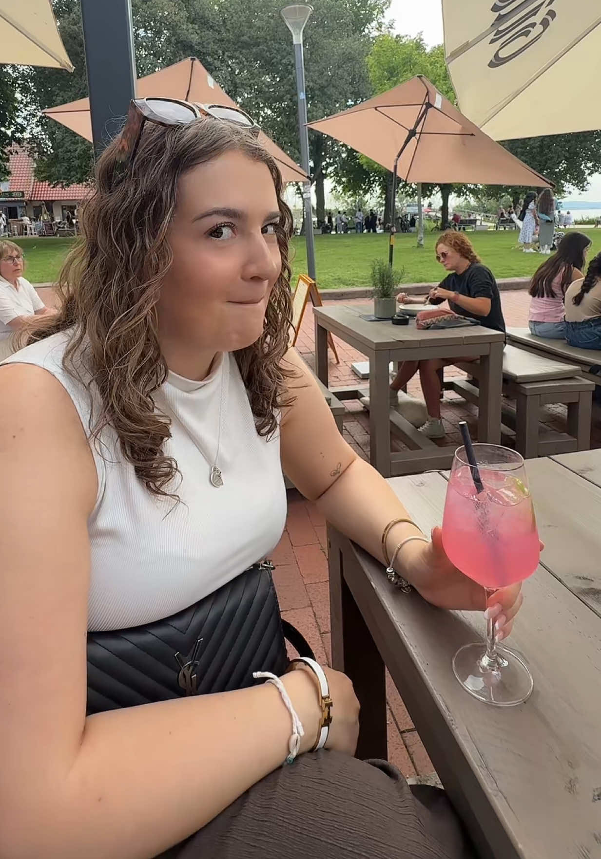 @𝐥𝐨𝐫𝐞𝐧𝐳𝐚