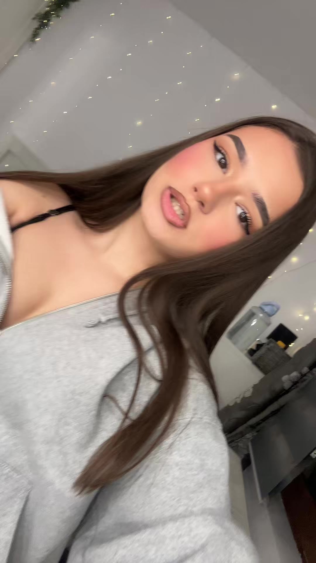 @adelinavrm