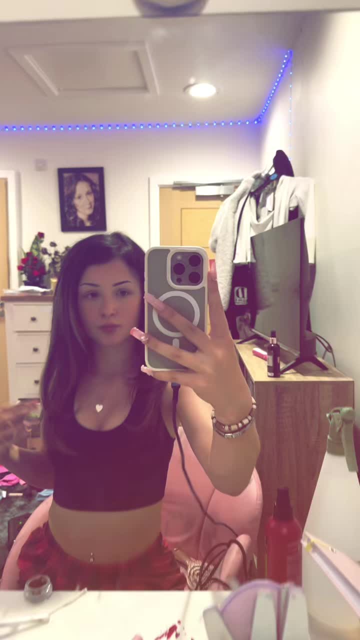 @𝐂𝐡𝐥𝐨🎀