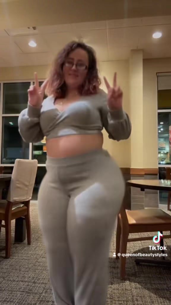 @curvywithcake🍍🌈