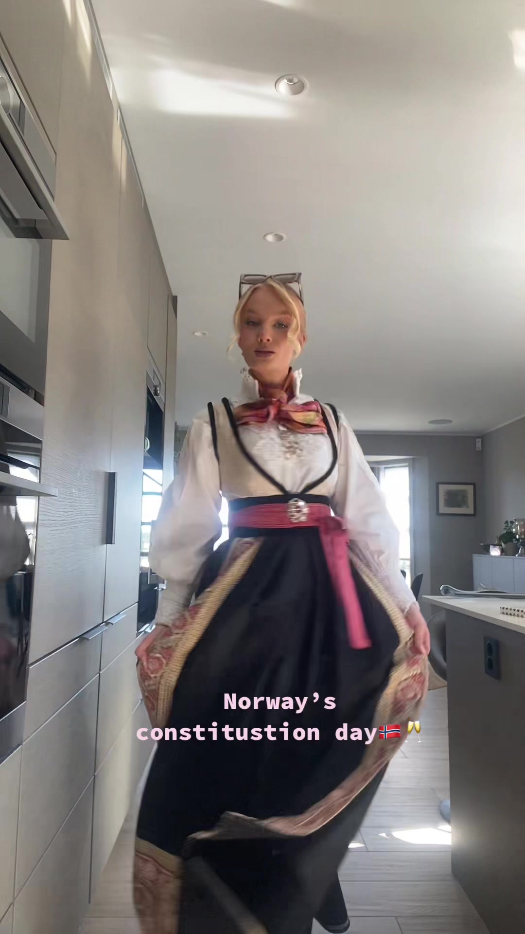 @BLONDIE