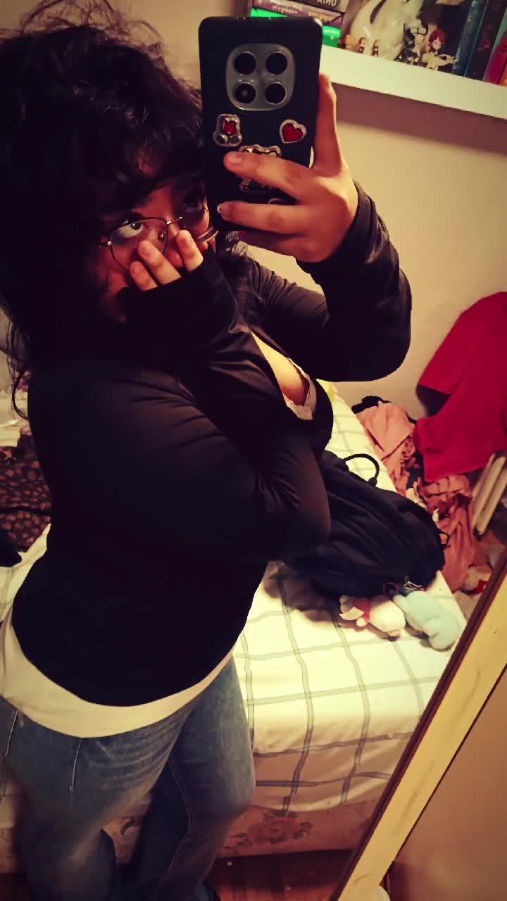 @leonela<3