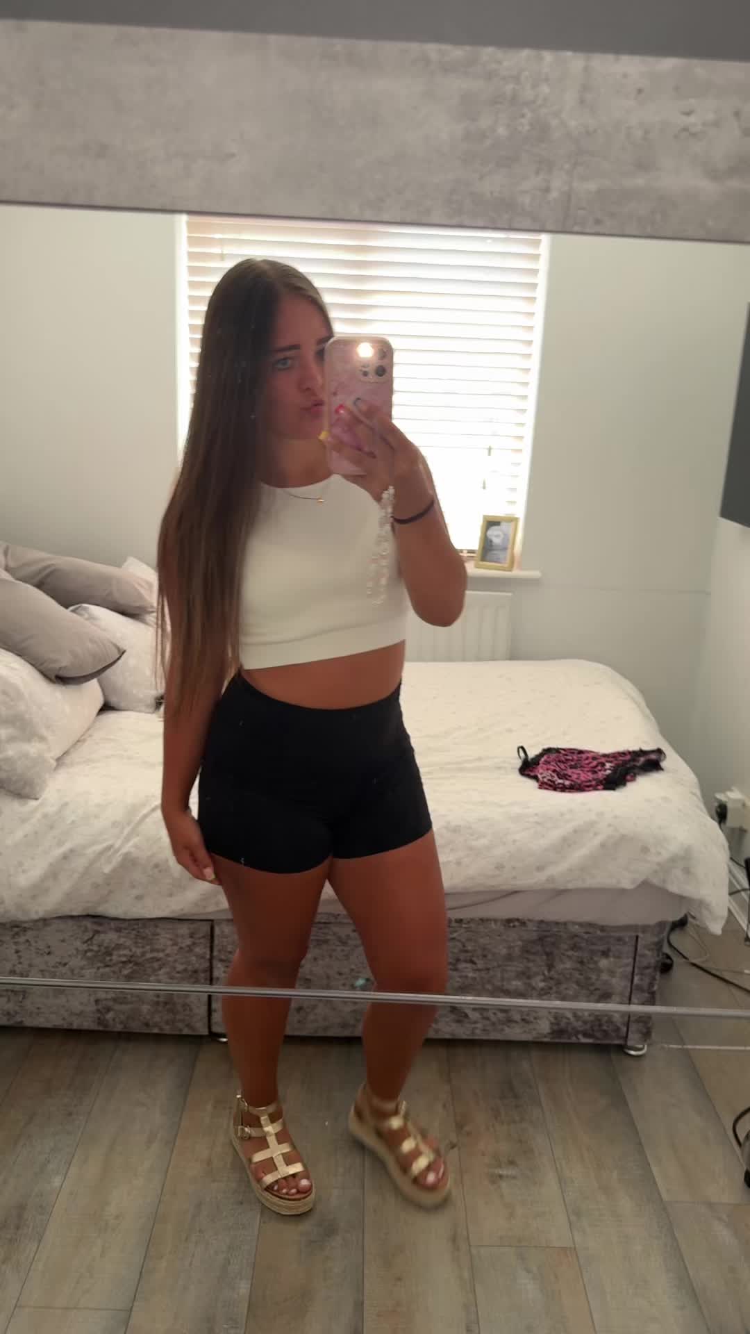@Leah x