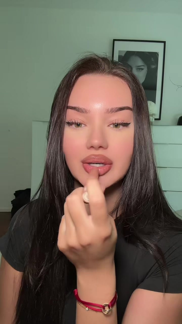 @Dzana