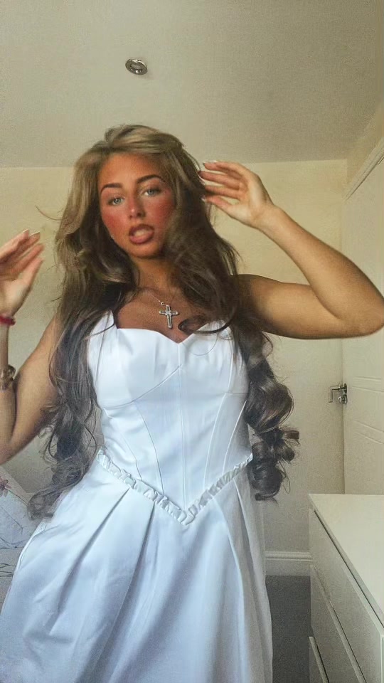 @shakira_doherty_