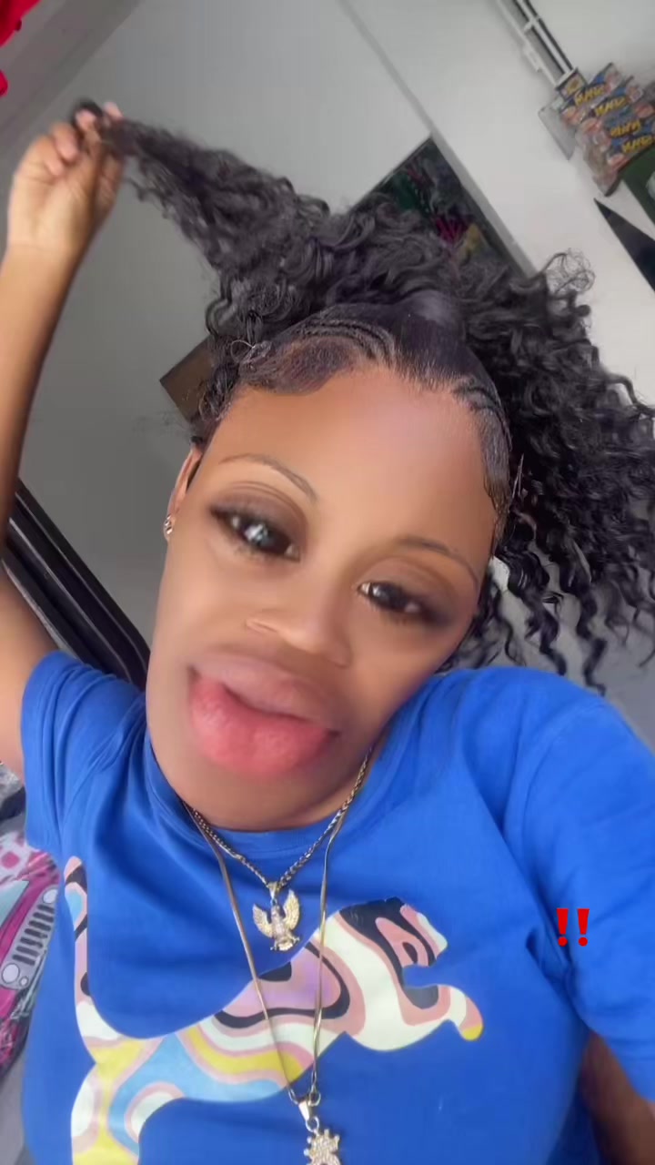 @niaabaee__