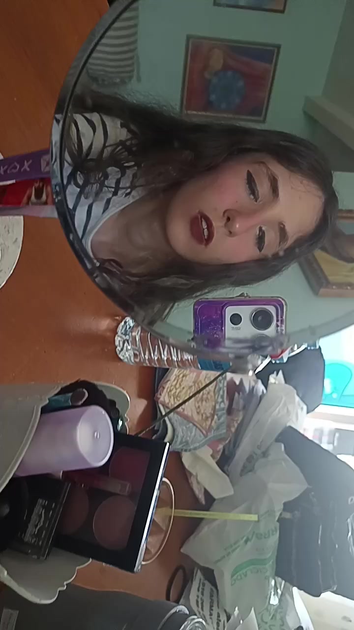 @la chica de la mirada matadora