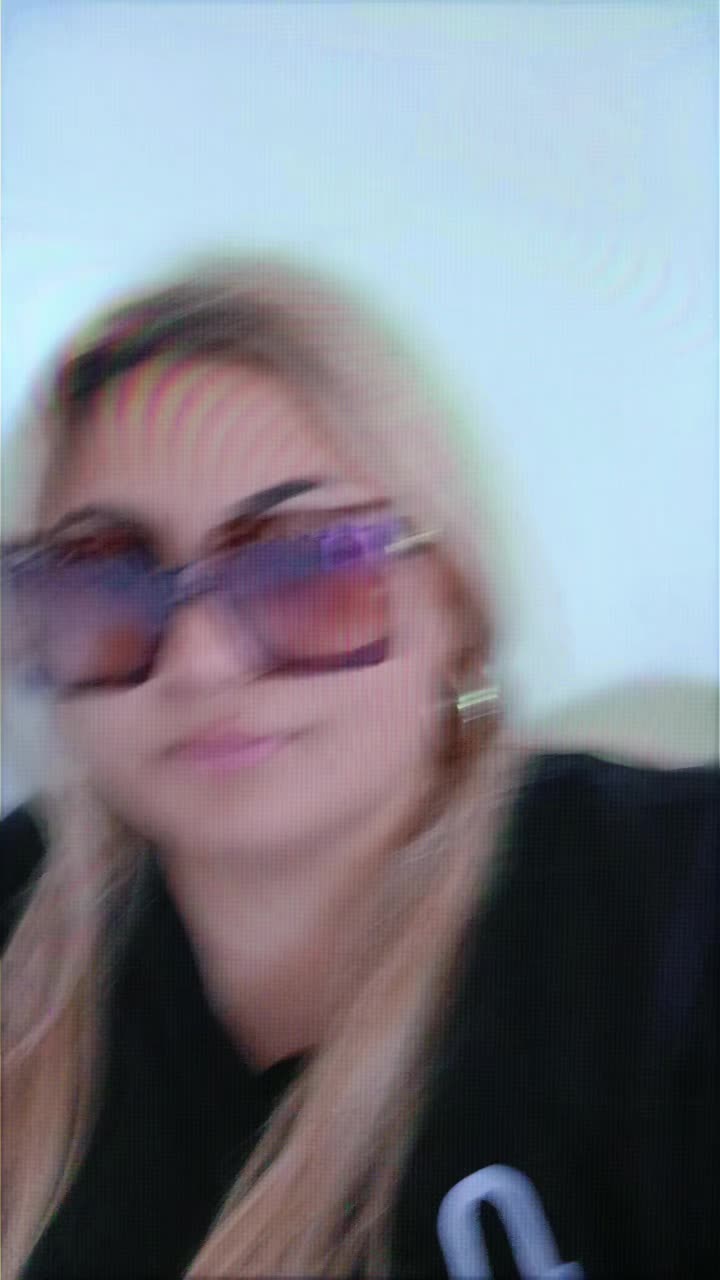 @Claudia_David