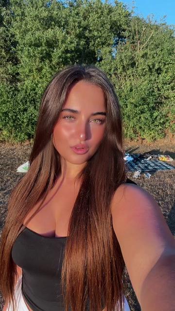 @Caitlynshawx
