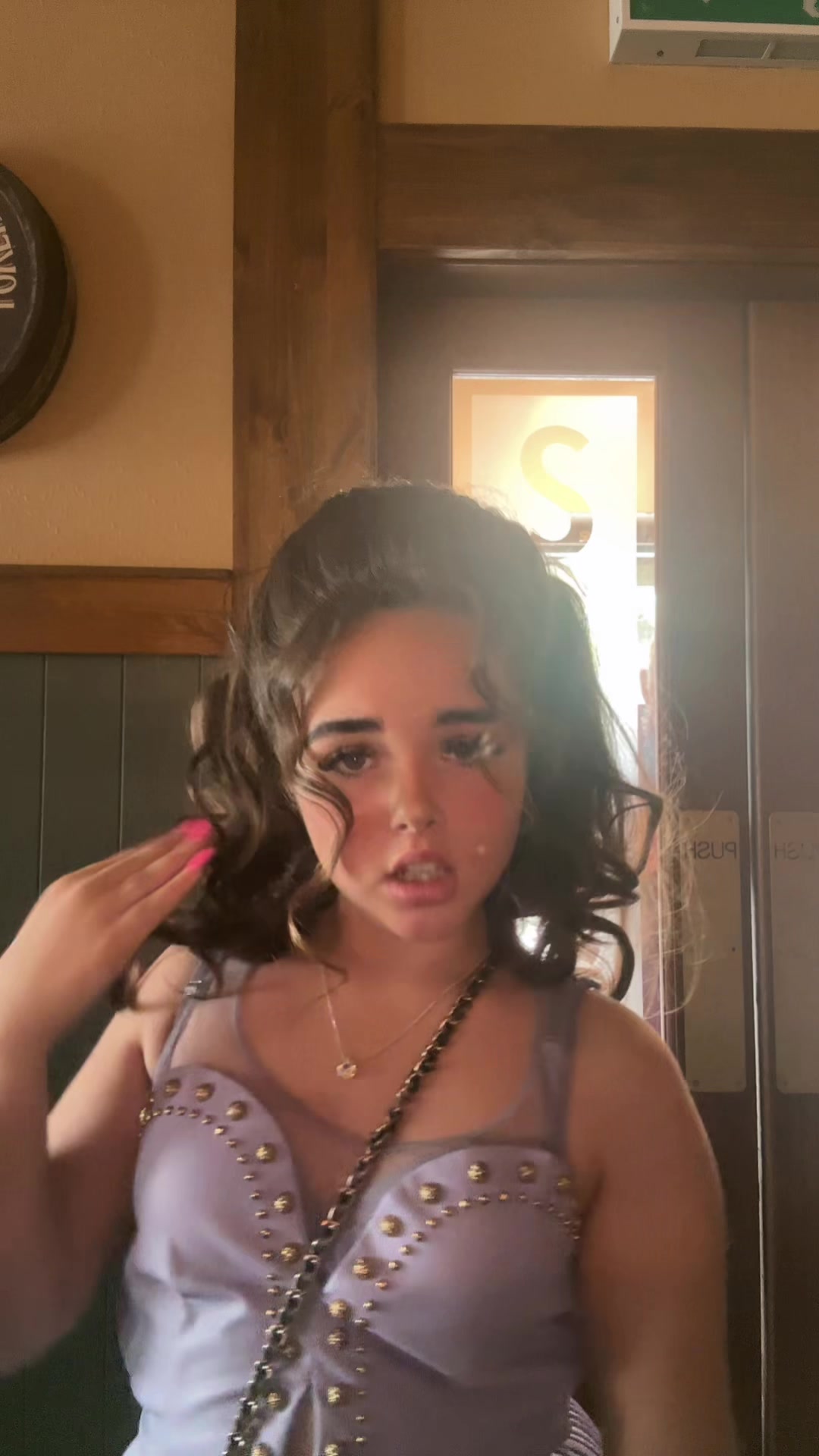 @~J~