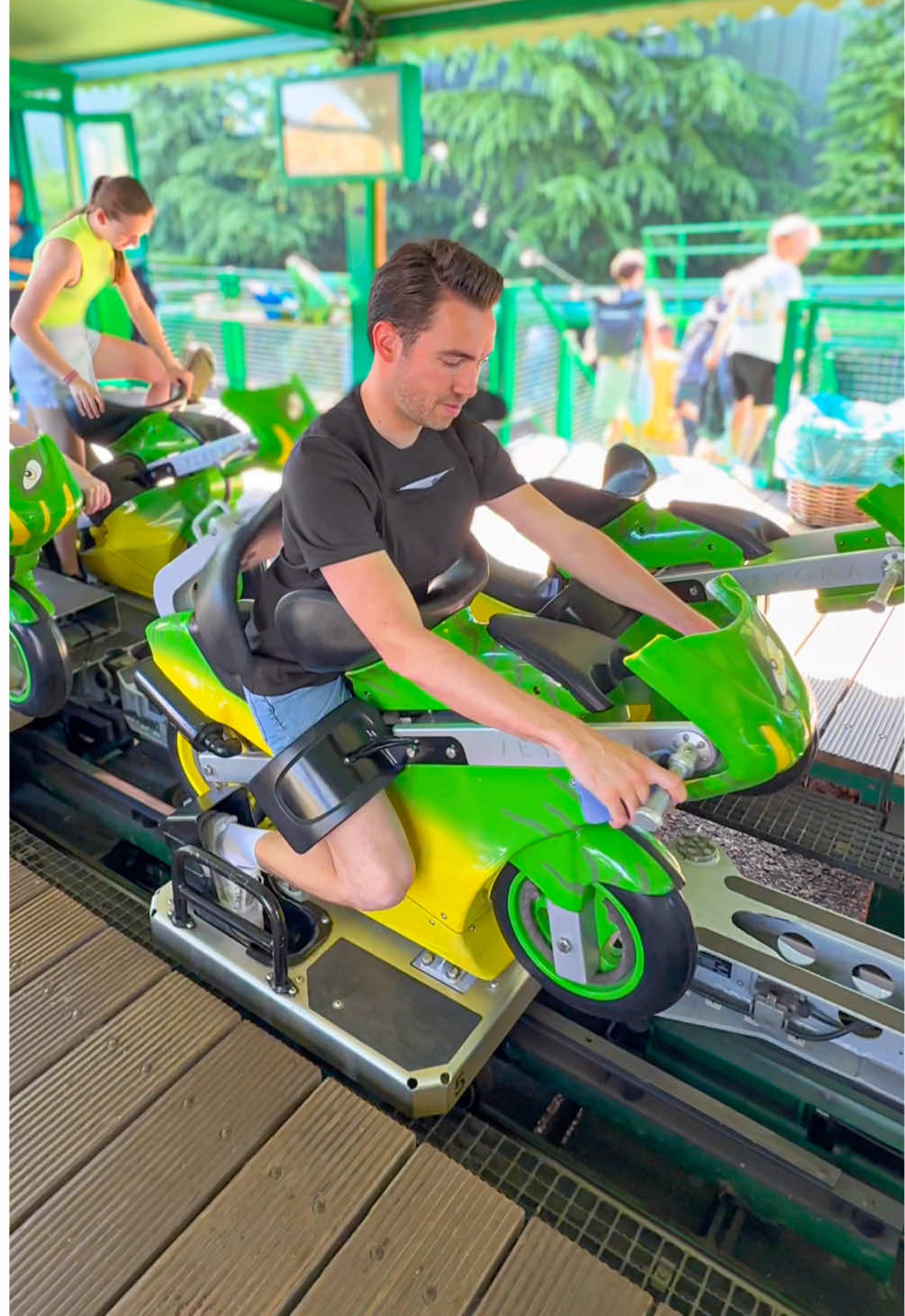 @Themepark Explorers