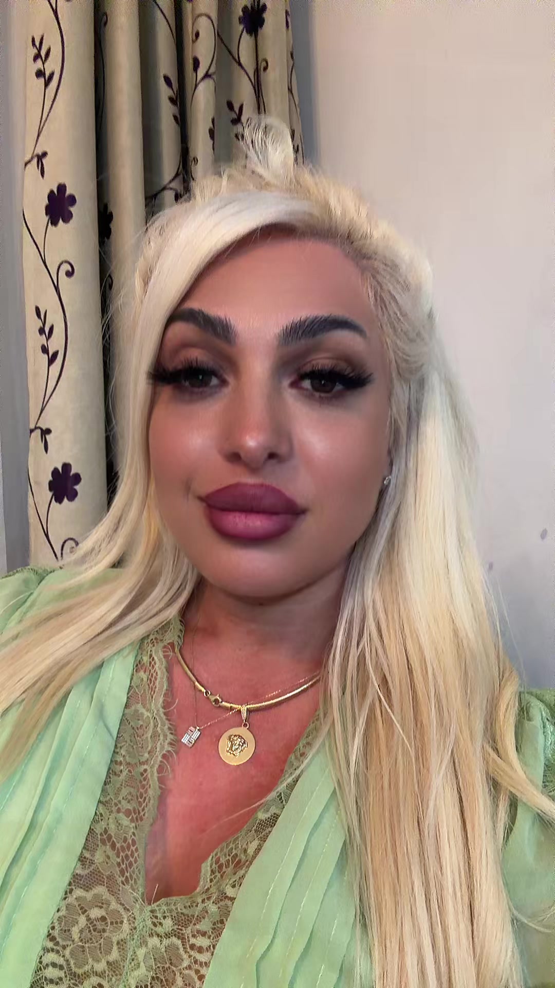 @ADELINA ANASER 💎