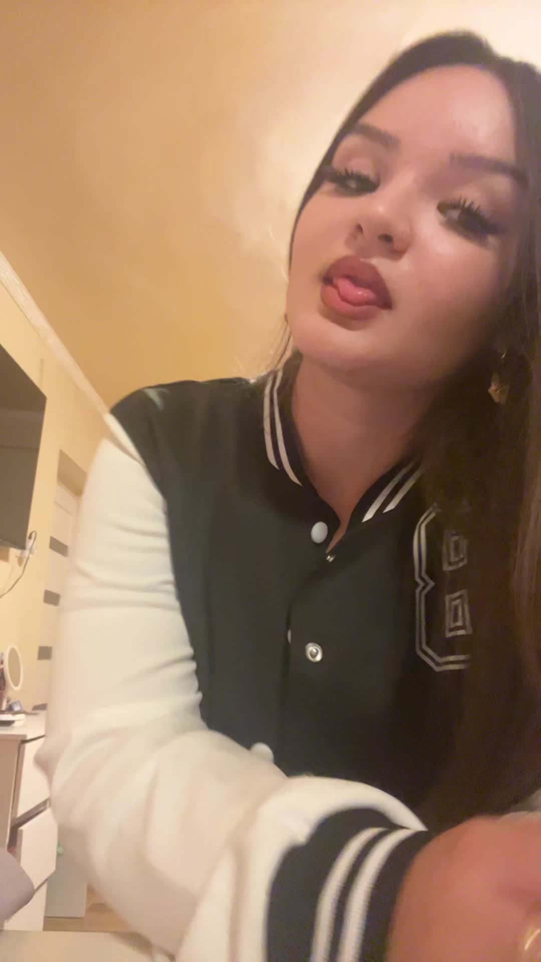 @luszeszita