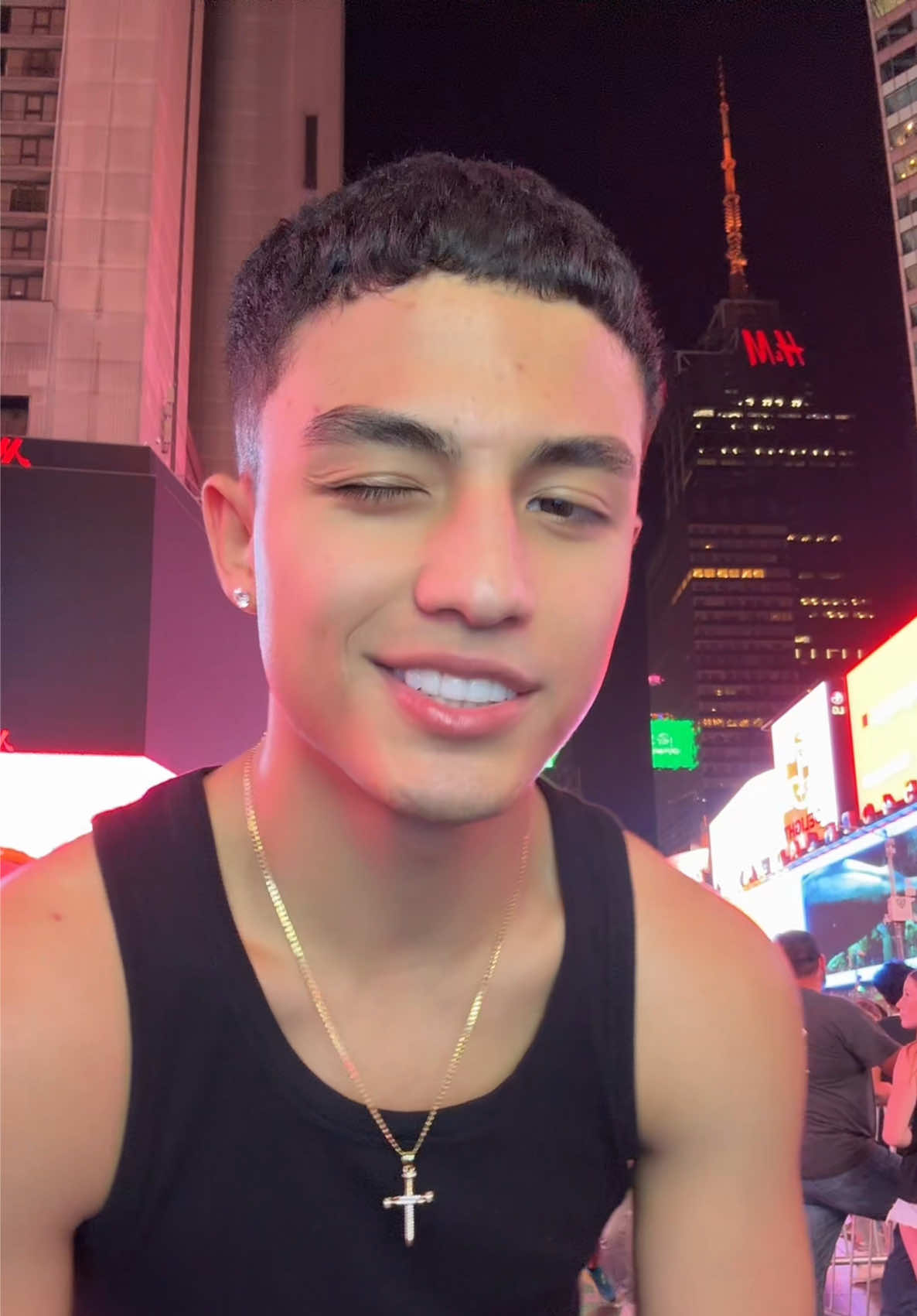 @𝐇𝐮𝐠𝐨 🦦