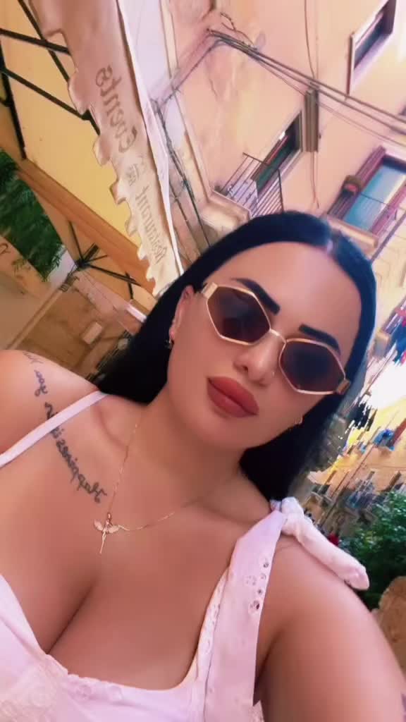 @👉🏻👑𝑄𝑈𝐸𝐸𝑁👑👈🏻