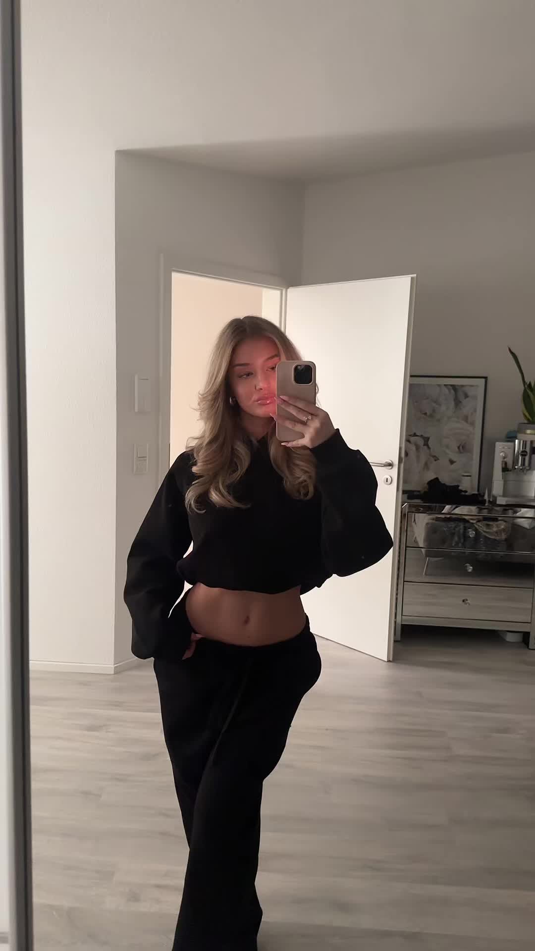 @Adelisa