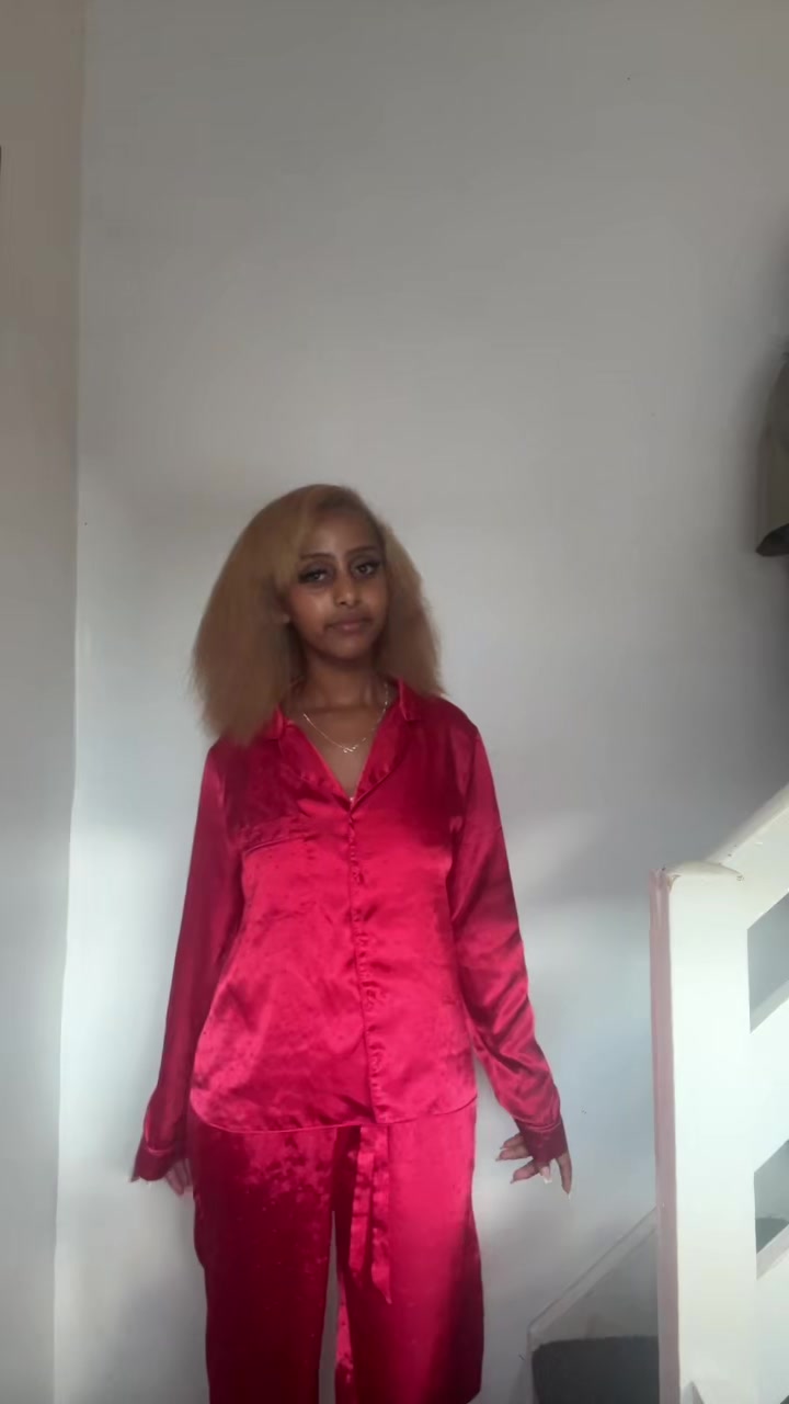 @ₕₐₗₗₑ🇬🇧