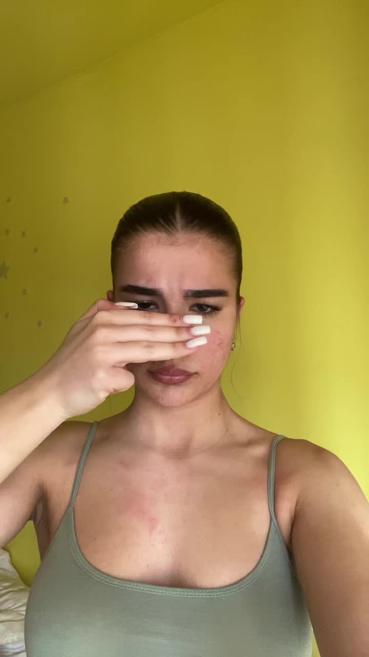 @╰‿╯