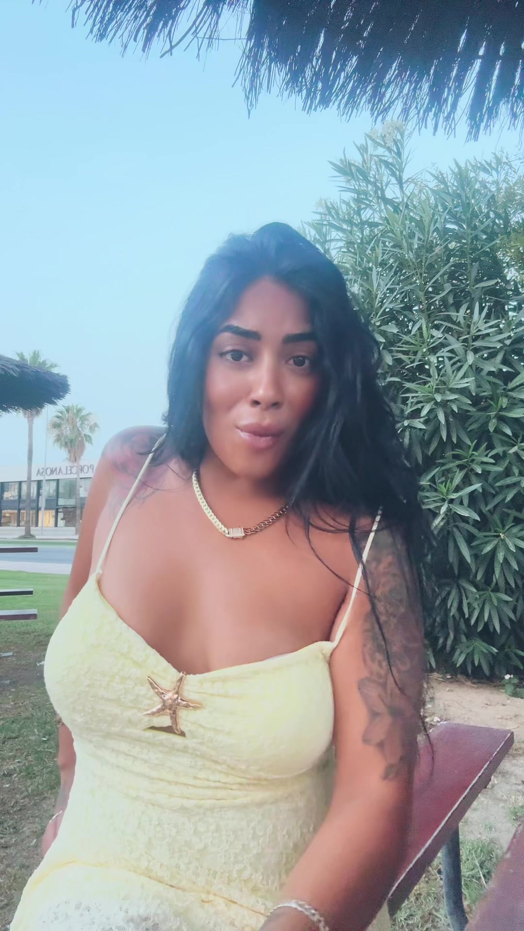 @Laanegraflores