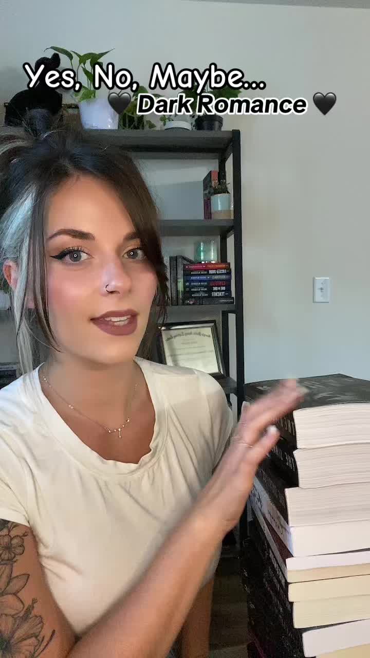 @Emily Violet 📚