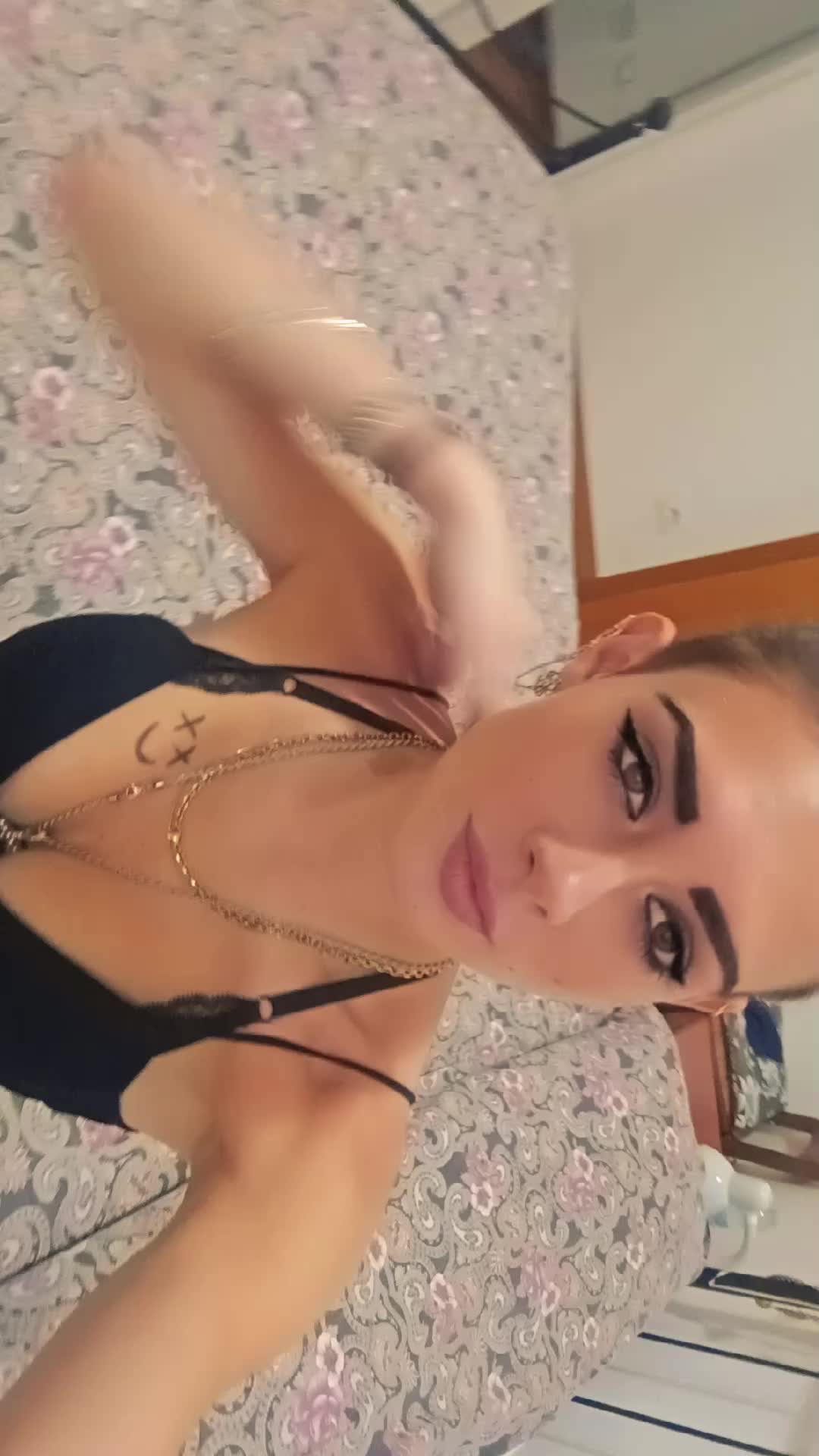 @Ally_04