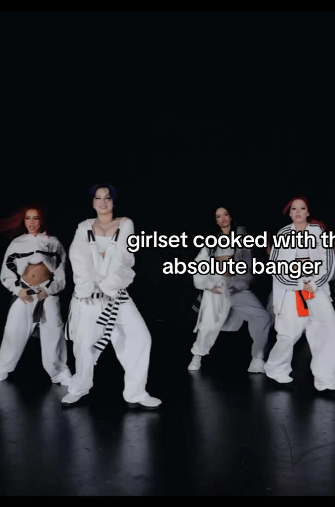 @⃟