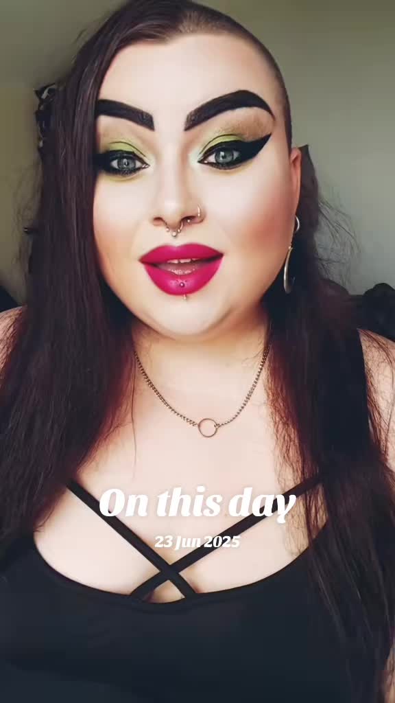 @Spooky Loz Reads🖤